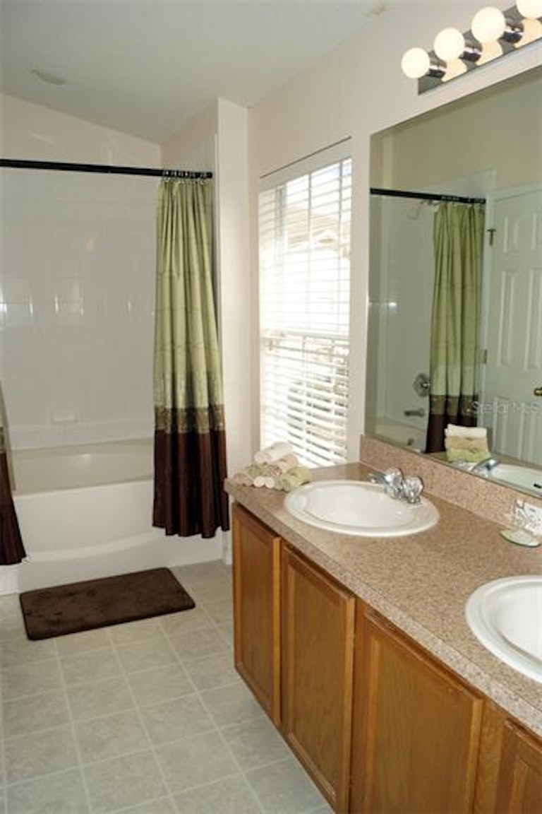 Photo 12 of 20 - 5202 Blue Roan Way, Wesley Chapel, FL 33544