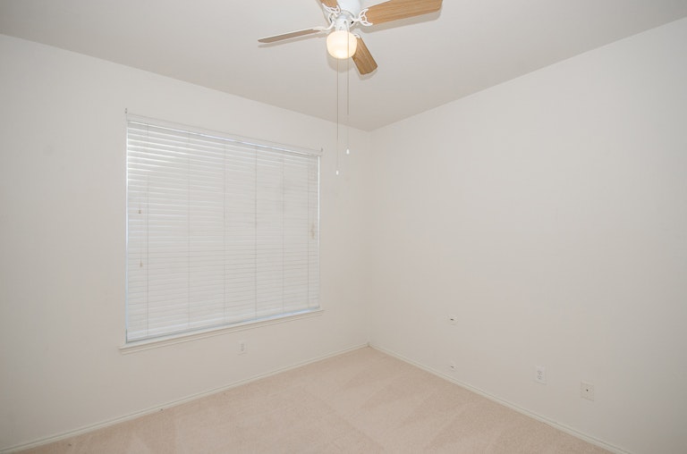 Photo 20 of 30 - 905 Crockett Dr, Lavon, TX 75166