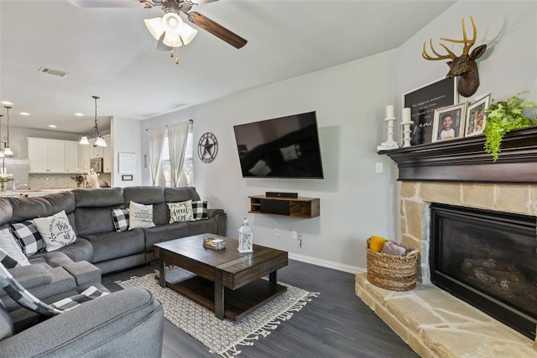 Photo 11 of 30 - 151 Pleasant Hill Ln, Fate, TX 75189