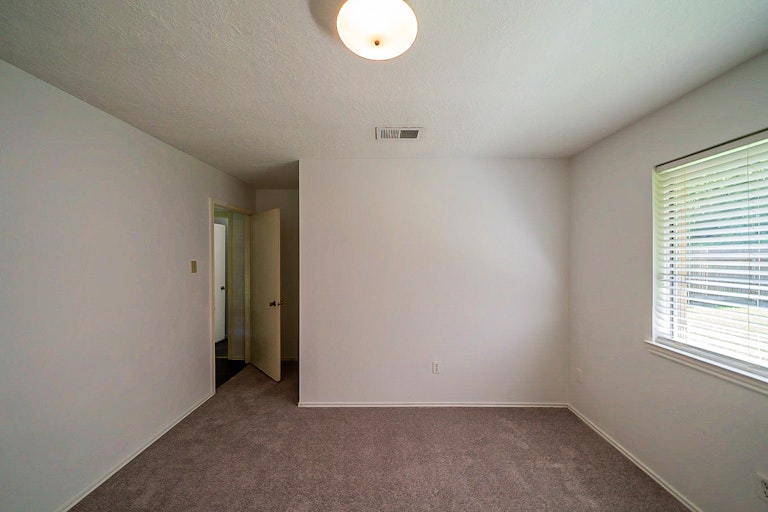 Photo 23 of 28 - 26 Parkbriar Cir, Baytown, TX 77521