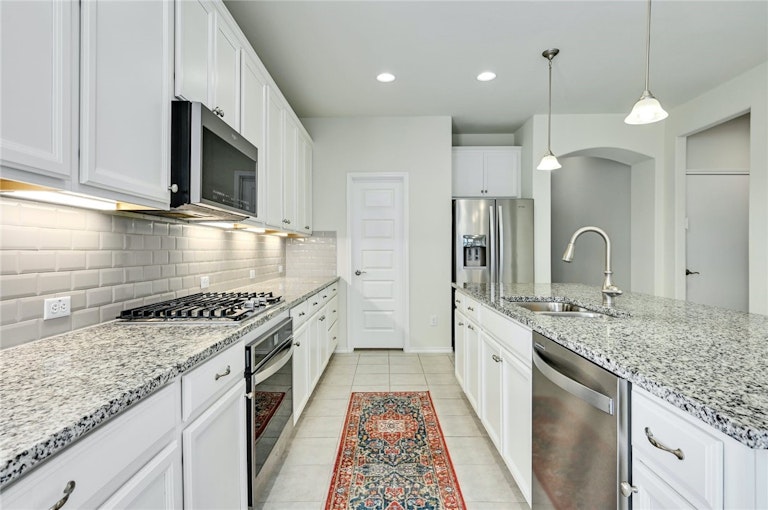Photo 6 of 23 - 210 Quarryman Dr, Hutto, TX 78634