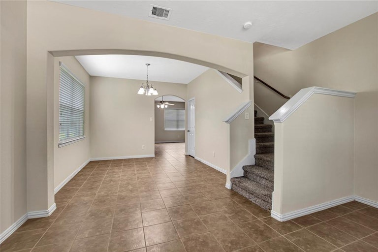 Photo 3 of 28 - 8302 Quest Ct, Rosharon, TX 77583