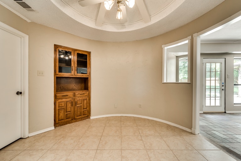 Photo 17 of 32 - 3314 Greenview Dr, Garland, TX 75044