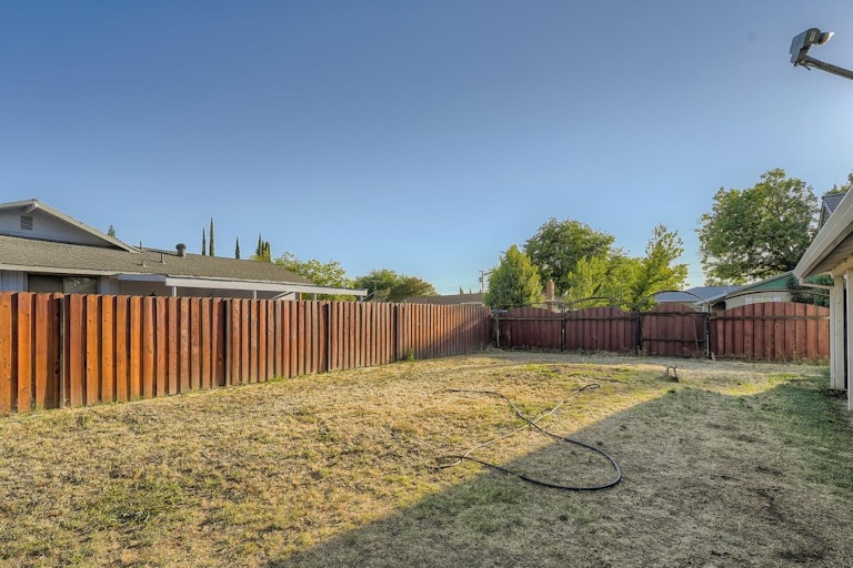 Photo 25 of 35 - 3538 Tarro Way, Carmichael, CA 95608
