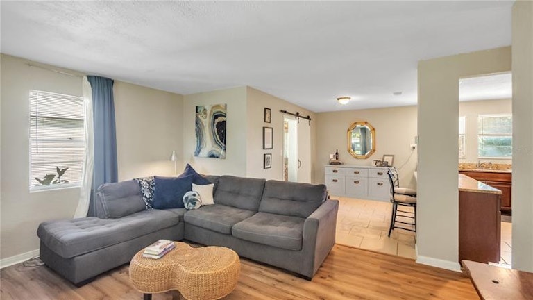Photo 4 of 22 - 1030 E Walnut St, Lakeland, FL 33801