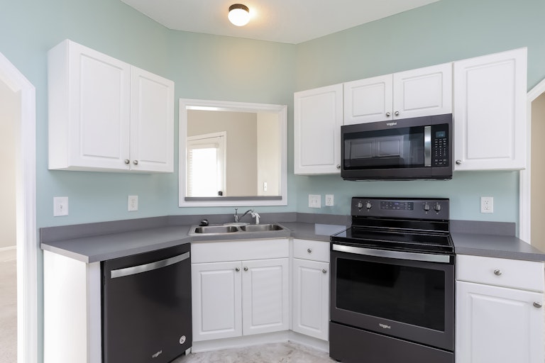 Photo 7 of 22 - 1025 Southgate Dr, Raleigh, NC 27610
