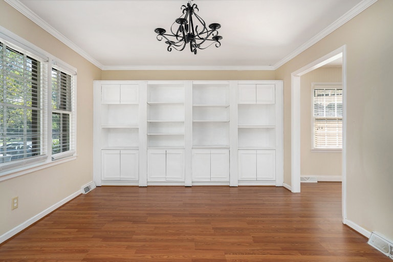 Photo 14 of 21 - 8433 Dunsinane Dr, Charlotte, NC 28227
