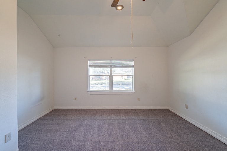 Photo 16 of 29 - 8234 Glen Valley Dr, Houston, TX 77061