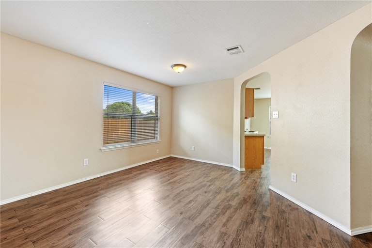 Photo 12 of 39 - 204 Debbie Ann Dr, Leander, TX 78641