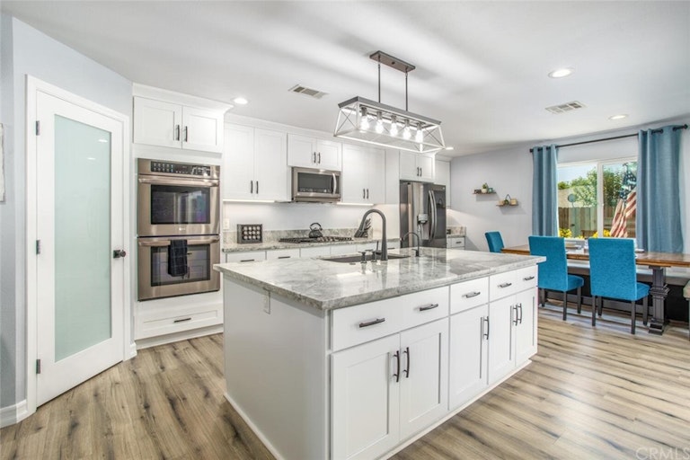 Photo 14 of 35 - 35565 Mountain View St, Yucaipa, CA 92399