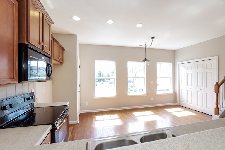 Photo 12 of 26 - 117 Gallent Hedge Trl, Apex, NC 27539
