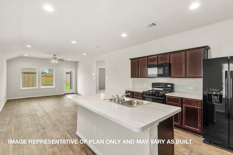 Photo 2 of 7 - 5422 Pinetree Crescent Ln, Spring, TX 77373