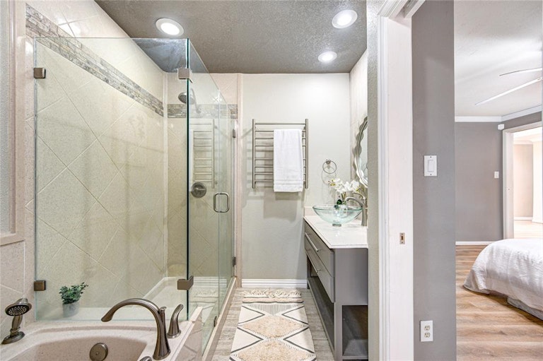 Photo 20 of 32 - 14118 Barryknoll Ln, Houston, TX 77079