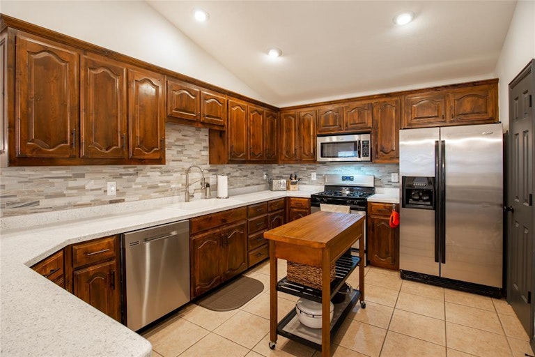 Photo 10 of 38 - 12140 Walden Wood Dr, Fort Worth, TX 76244