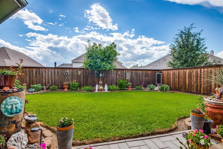 Photo 20 of 29 - 328 Turnstone Dr, Little Elm, TX 75068