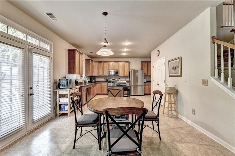 Photo 15 of 38 - 342 Rutlidge Park Ln, Suwanee, GA 30024