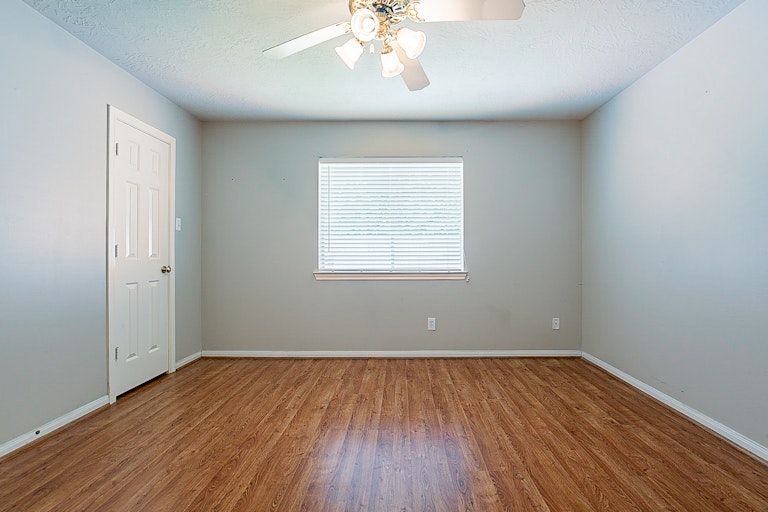 Photo 19 of 26 - 3839 Canton Dr, Pearland, TX 77584