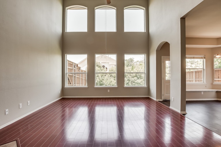 Photo 10 of 36 - 6400 Sidney Ln, McKinney, TX 75070