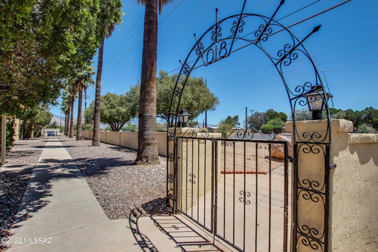 Photo 34 of 40 - 810 S Kolb Rd #64, Tucson, AZ 85710