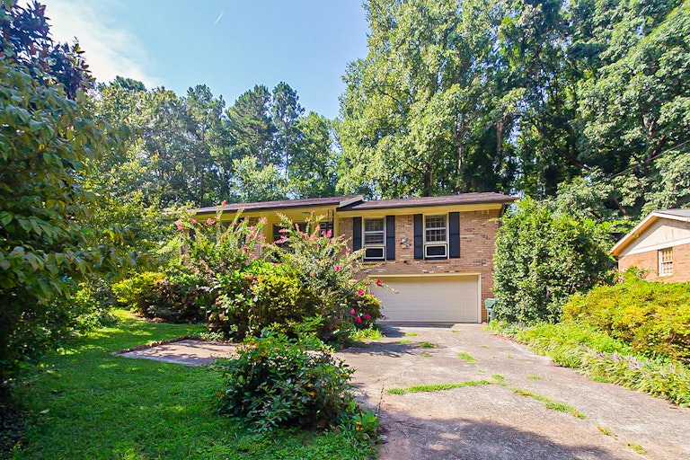 Photo 1 of 19 - 2499 Kennesaw Dr NW, Kennesaw, GA 30152