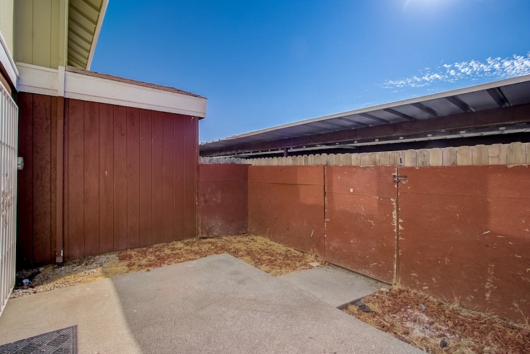 Photo 36 of 39 - 7572 Burgoyne Ln, Sacramento, CA 95823