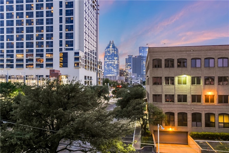 Photo 2 of 28 - 507 Sabine St #303, Austin, TX 78701