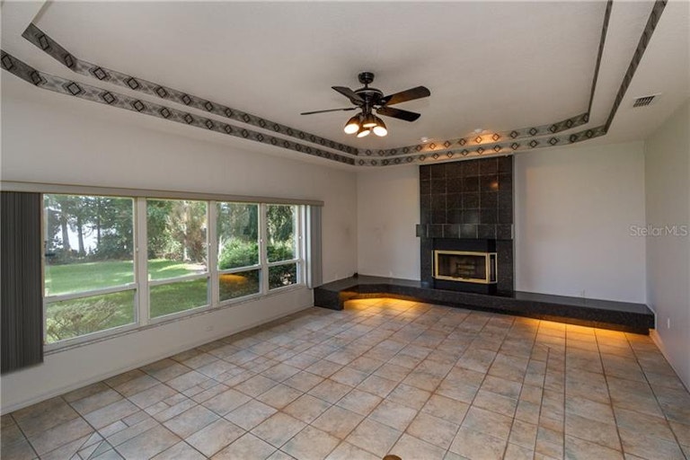 Photo 3 of 17 - 4202 Lake Marianna Dr, Winter Haven, FL 33881