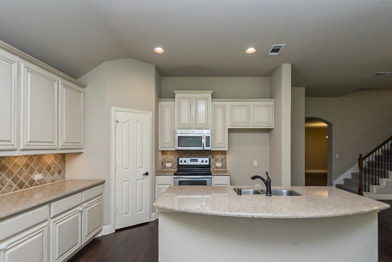 Photo 5 of 32 - 1110 Safrano St, Midlothian, TX 76065