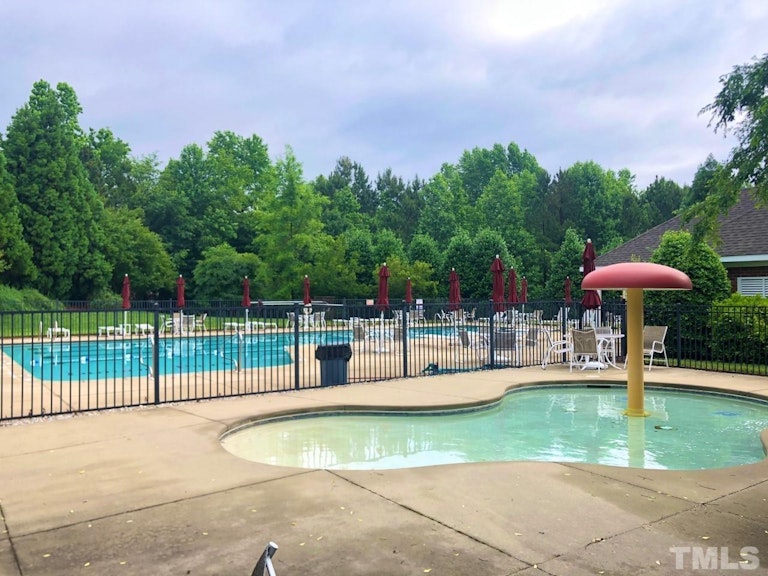 Photo 36 of 37 - 4600 Keighley Pl, Raleigh, NC 27612