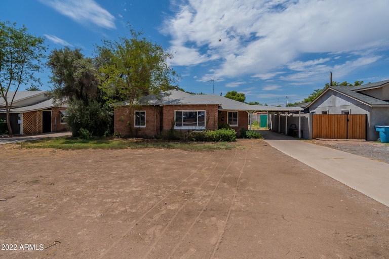 Photo 1 of 27 - 2311 W Colter St, Phoenix, AZ 85015