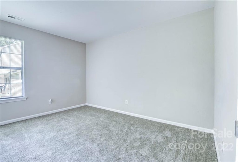 Photo 11 of 18 - 7731 Ivy Hollow Dr, Charlotte, NC 28227