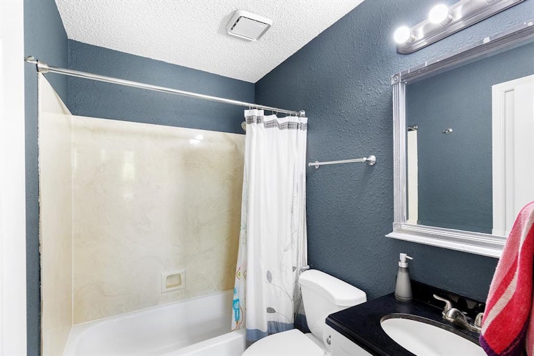 Photo 19 of 25 - 9001 Cumberland Dr, Irving, TX 75063