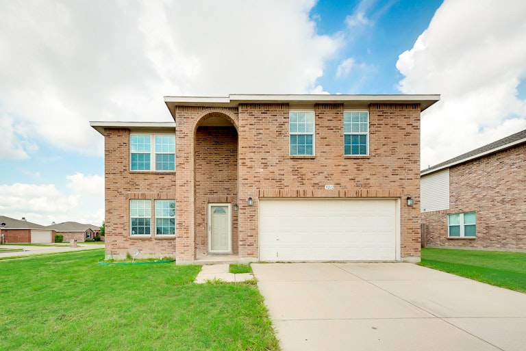 Photo 1 of 26 - 9212 Troy Dr, Fort Worth, TX 76123