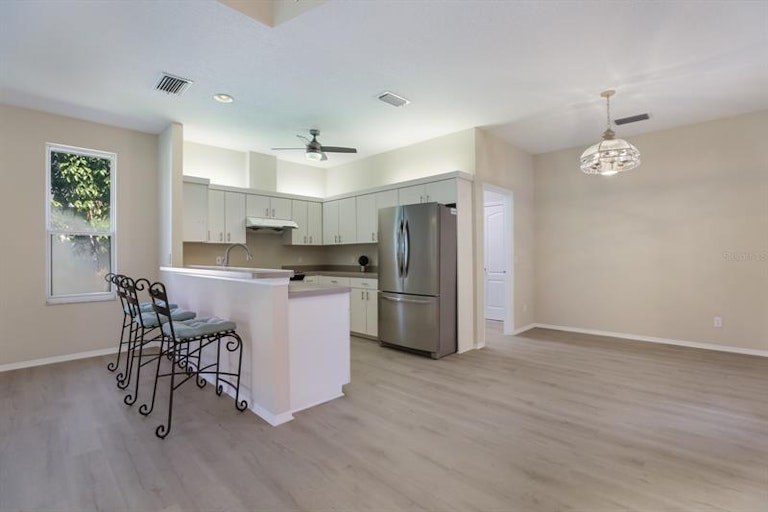 Photo 7 of 28 - 5706 Stone Pointe Dr, Sarasota, FL 34233