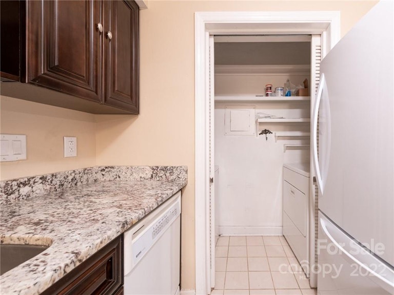 Photo 23 of 35 - 1600 Sharon Rd W #7, Charlotte, NC 28210