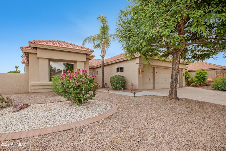 Photo 2 of 40 - 25845 S Flame Tree Dr, Sun Lakes, AZ 85248