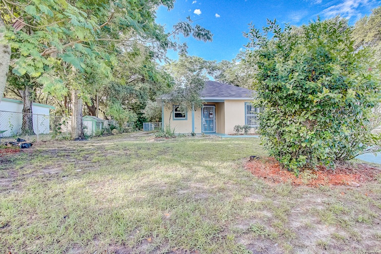 Photo 7 of 28 - 1915 2nd Dr, Sanford, FL 32771