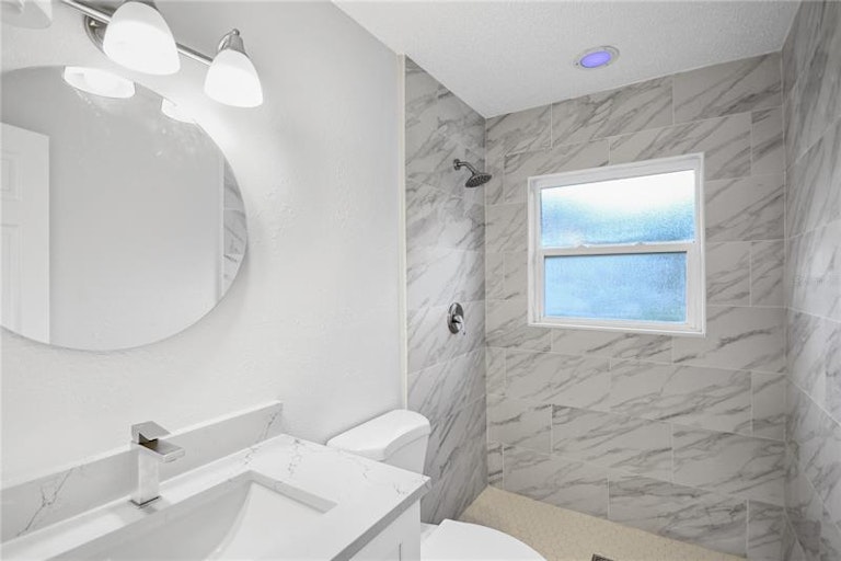 Photo 13 of 23 - 125 E Iris Dr, Orange City, FL 32763