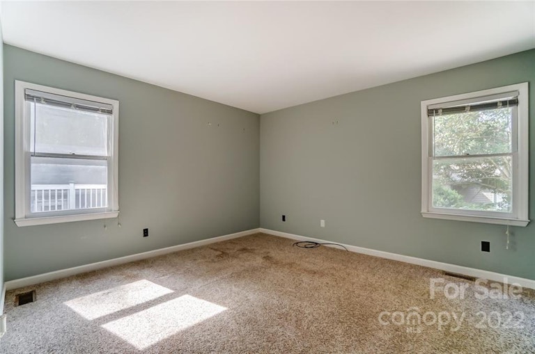Photo 14 of 46 - 6538 Dougherty Dr, Charlotte, NC 28213