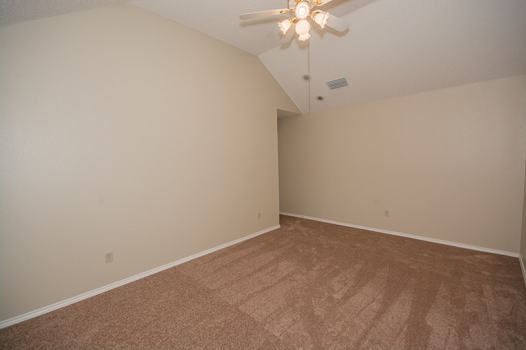 Photo 12 of 28 - 1517 Wesley Dr, Mesquite, TX 75149