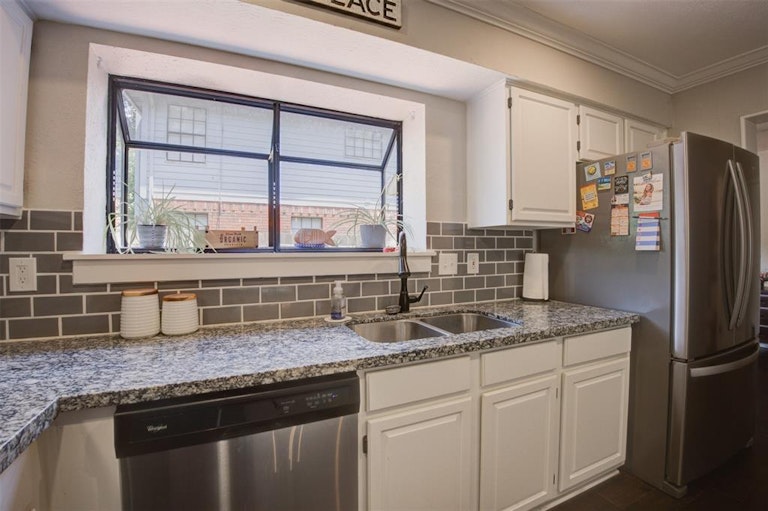 Photo 20 of 48 - 4918 Dobbin Springs Ln, Kingwood, TX 77345