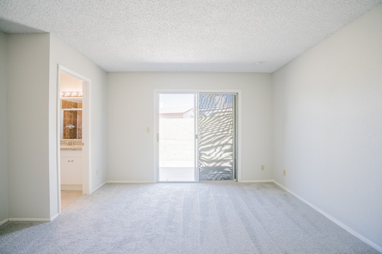 Photo 11 of 21 - 4034 W Windrose Dr, Phoenix, AZ 85029