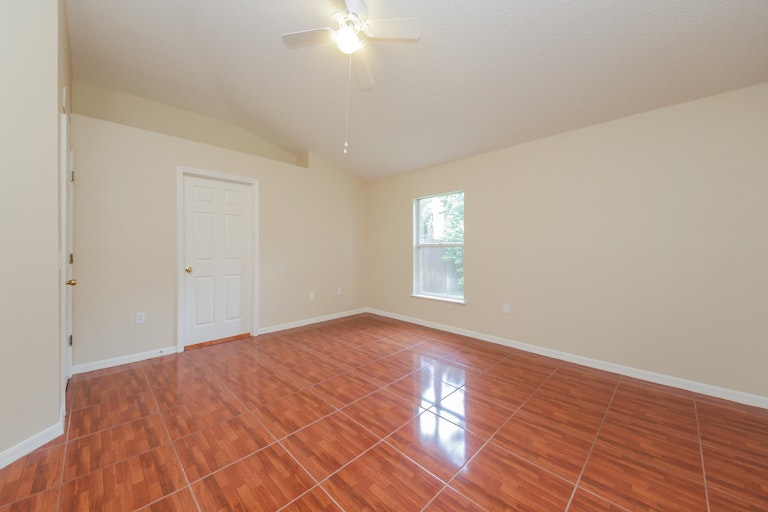 Photo 4 of 25 - 2305 Stefanshire Ave, Ocoee, FL 34761