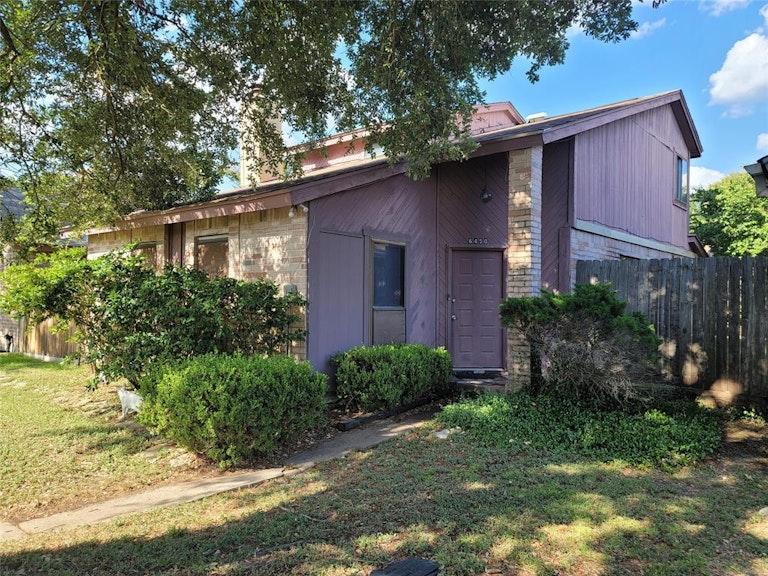 Photo 1 of 38 - 6450 Dellfern Dr, Houston, TX 77035