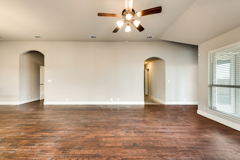 Photo 14 of 37 - 1129 Longhorn Dr, Aubrey, TX 76227