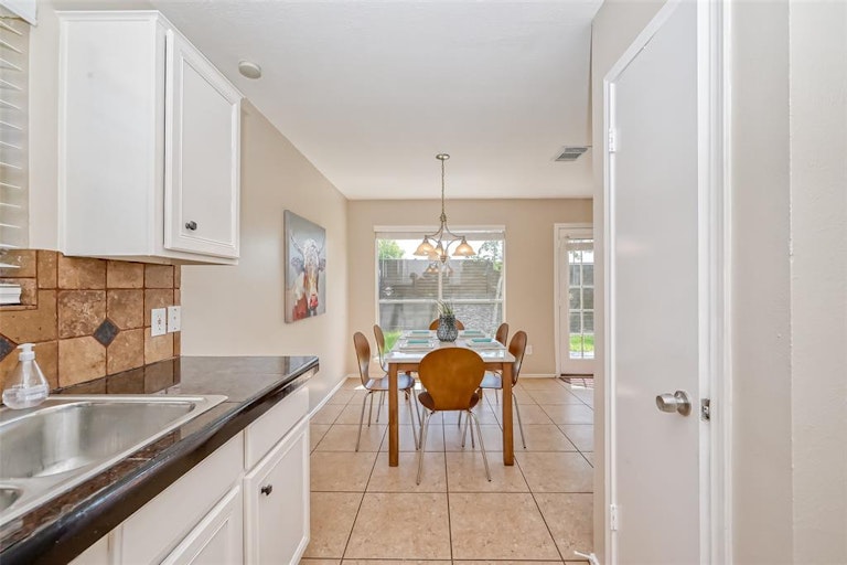 Photo 23 of 42 - 8706 Fondren Village Dr, Houston, TX 77071