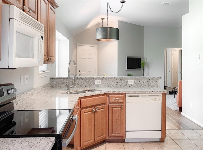 Photo 10 of 22 - 1603 Myrtle Dr, Little Elm, TX 75068