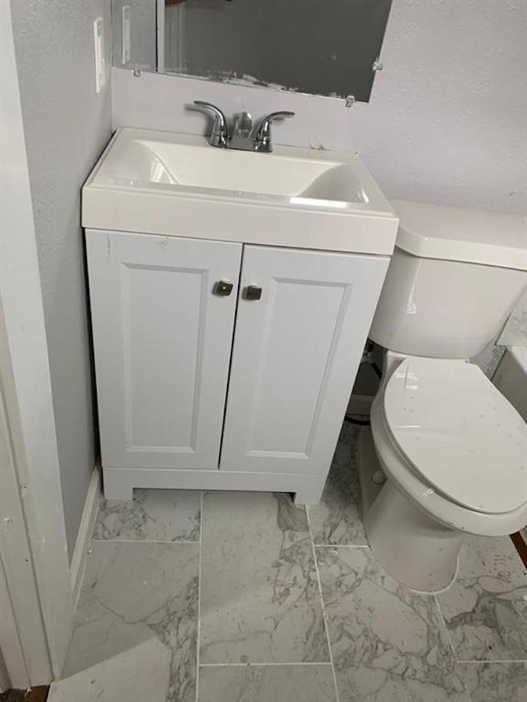 Photo 6 of 17 - 211 E Sterling St #4, Baytown, TX 77520