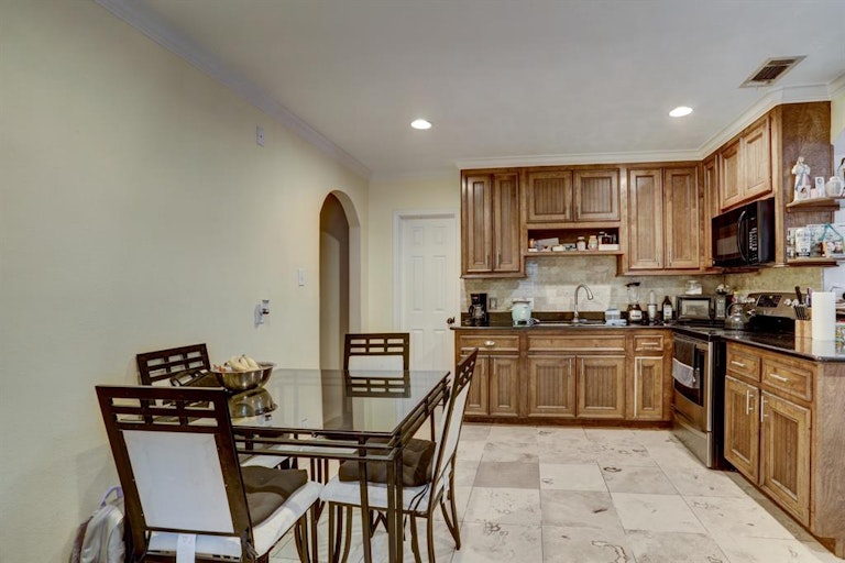 Photo 9 of 15 - 2505 N Ave, Pasadena, TX 77506