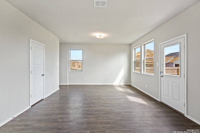 Photo 9 of 19 - 9311 Somers Bnd, San Antonio, TX 78211